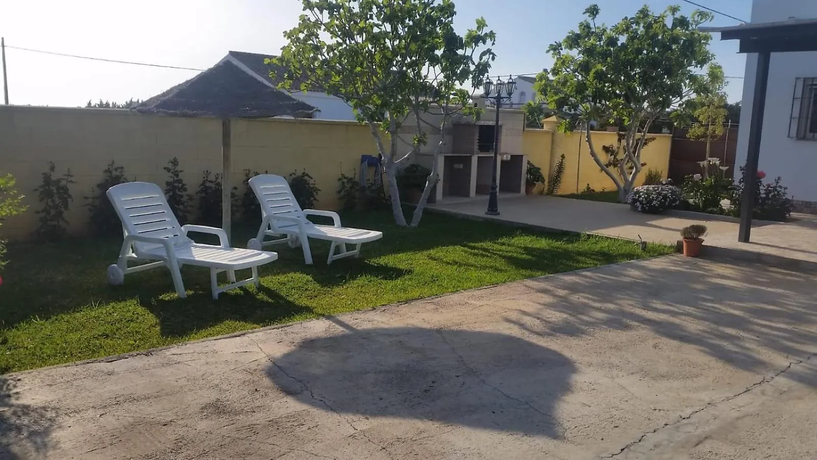 Loft Con Barbacoa Y Jardin Privado, Solo Familias Y Parejas contacts